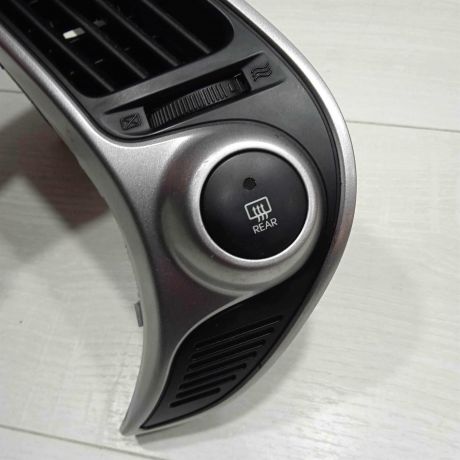 deflektor-obduva-salona-centralnyi-hyundai-ix35-i-art-93047-big-4