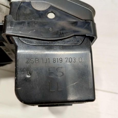 deflektor-obduva-salona-pravyi-volkswagen-golf-4-volkswagen-bora-art-96483-big-1