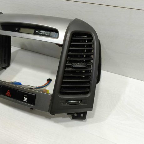 deflektor-obduva-salona-ramka-magnitoly-hyundai-santa-fe-ii-art-98524-big-3