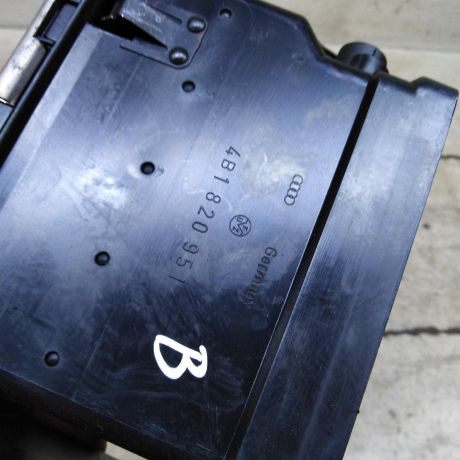 deflektor-obduva-salona-centralnyi-audi-a6-c5-art-101318-big-3