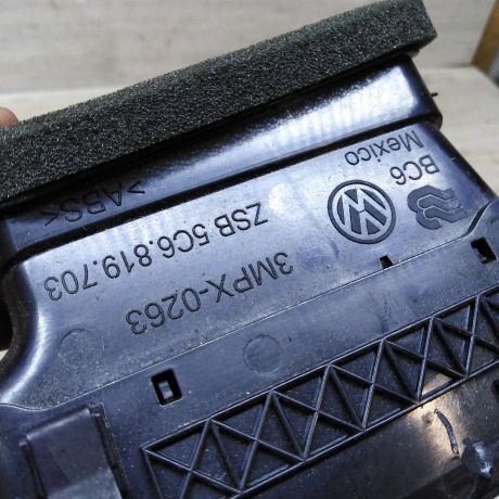 deflektor-obduva-salona-levyi-volkswagen-jetta-vi-art-101817-big-1