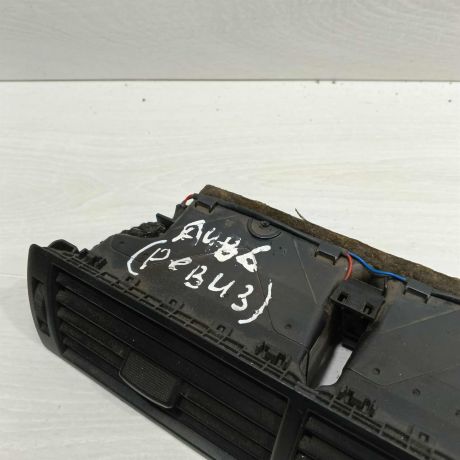 deflektor-obduva-salona-centralnyi-audi-a4-b6-art-107157-big-4