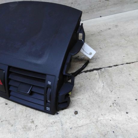 deflektor-obduva-salona-centralnyi-toyota-corolla-x-e140-e150-art-107793-big-2