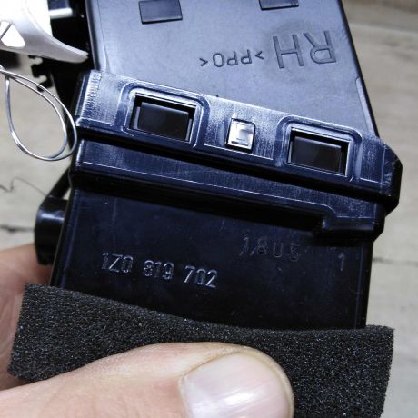 deflektor-obduva-salona-pravyi-skoda-octavia-a5-art-109246-big-1