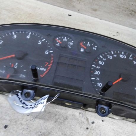 panel-priborov-shhitok-audi-a6-c5-art-109775-big-1