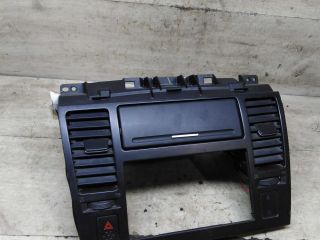 deflektor-obduva-salona-centralnyi-ramka-magnitoly-nissan-tiida-i-art-109939