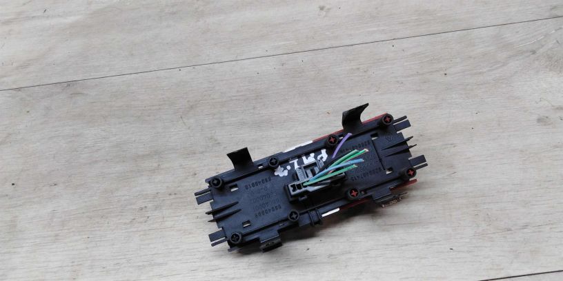 knopka-avariinoi-ostanovki-renault-megane-2-art-14764-big-1