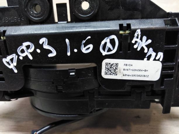 perekliucatel-podrulevoi-ford-focus-iii-art-14855-big-2