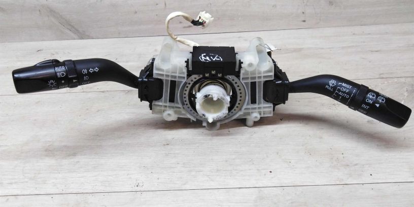 perekliucatel-podrulevoi-mazda-6-art-14941-big-0