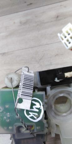 perekliucatel-podrulevoi-mazda-6-art-14941-big-2