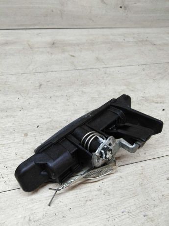 knopka-otkryvaniia-bagaznika-mazda-3-bk-art-16265-big-1