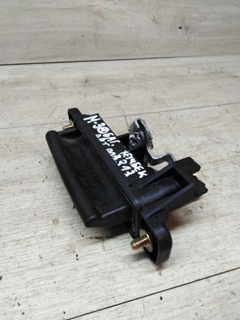 knopka-otkryvaniia-bagaznika-mazda-3-bk-art-16265-big-2