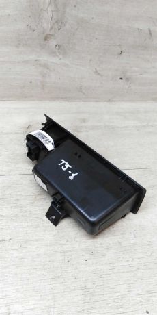 knopka-avariinoi-ostanovki-s-karmanom-volkswagen-transporter-t5-art-17732-big-1