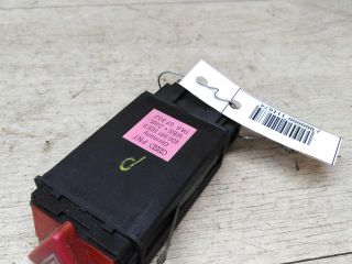 knopka-avariinoi-ostanovki-audi-a8-d2-art-18650