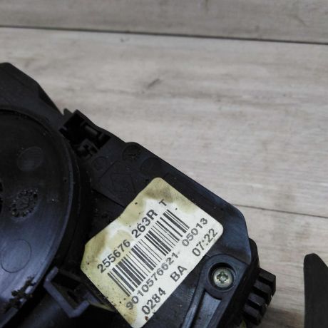 perekliucatel-podrulevoi-renault-logan-sac-rlc-art-19270-big-1