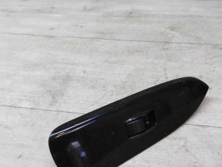 knopka-upravleniia-steklopodieemnikom-mazda-626-art-26880