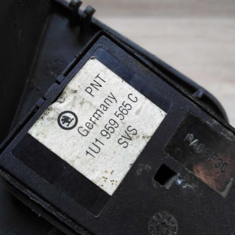 blok-upravleniia-zerkalami-skoda-octavia-tour-art-28054-big-1