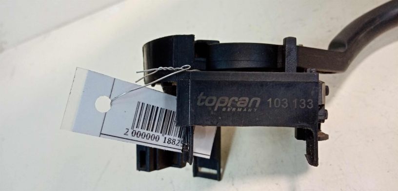 perekliucatel-dvornikov-podrulevoi-volkswagen-golf-3-art-28215-big-0