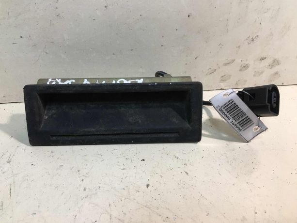 rucka-mikrik-knopka-otkryvaniia-bagaznika-volkswagen-golf-4-art-28366-big-0