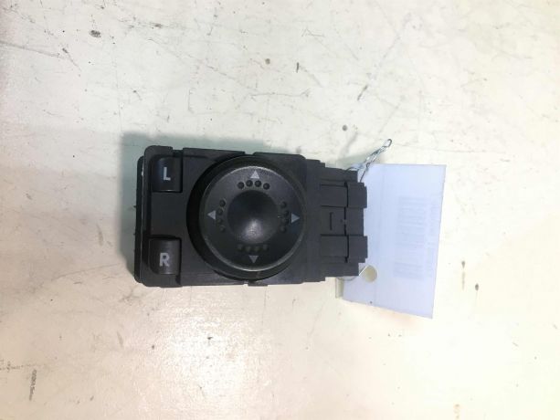 blok-upravleniia-zerkalami-volkswagen-golf-4-art-28468-big-0