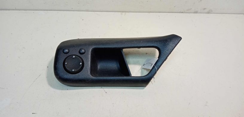 blok-upravleniia-zerkalami-volkswagen-golf-3-art-28690-big-0