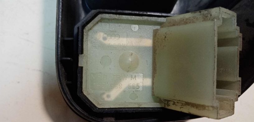 blok-upravleniia-zerkalami-volkswagen-golf-3-art-28690-big-2