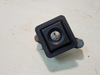 knopka-otkryvaniia-bagaznika-volkswagen-passat-b3-universal-art-28702