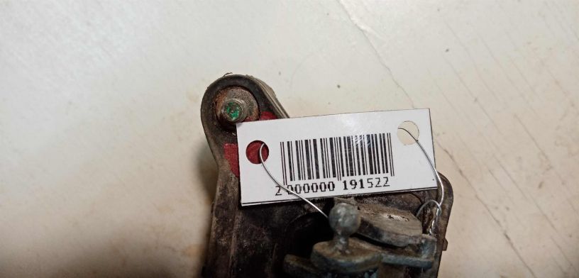 knopka-otkryvaniia-bagaznika-volkswagen-passat-b3-art-28703-big-1