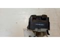 knopka-upravleniia-steklopodieemnika-volkswagen-golf-3-art-28712-small-1