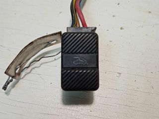 knopka-upravleniia-liukom-volkswagen-passat-b3-art-28717