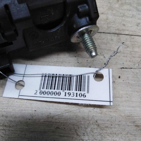 knopka-otkryvaniia-bagaznika-mikrik-volkswagen-passat-b6-art-28839-big-2