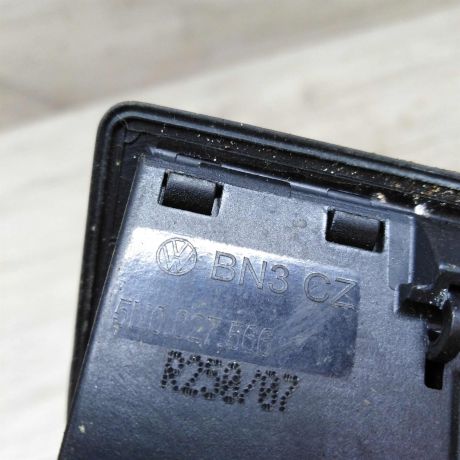 knopka-otkryvaniia-bagaznika-mikrik-volkswagen-passat-b6-art-28839-big-1