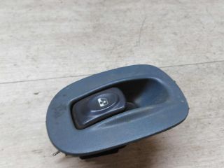 knopka-upravleniia-steklopodieemnikom-peredniaia-pravaia-renault-scenic-1-art-29217