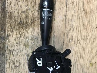 perekliucatel-podrulevoi-pravaia-cast-perekliucatel-dvornikov-toyota-corolla-e120-art-29239