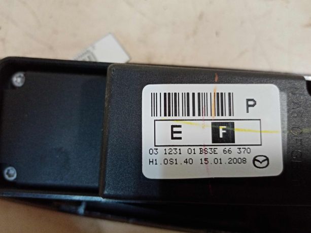 knopka-upravleniia-pravym-steklopodieemnikom-mazda-3-bk-xetcbek-art-29806-big-2