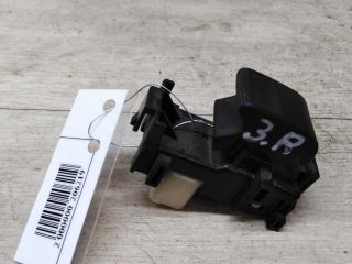 knopka-upravleniia-steklopodieemnikom-zadniaia-pravaia-toyota-camry-v40-art-31468