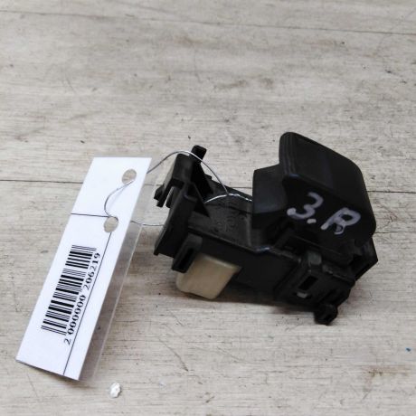 knopka-upravleniia-steklopodieemnikom-zadniaia-pravaia-toyota-camry-v40-art-31468-big-0