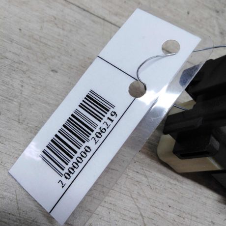 knopka-upravleniia-steklopodieemnikom-zadniaia-pravaia-toyota-camry-v40-art-31468-big-2