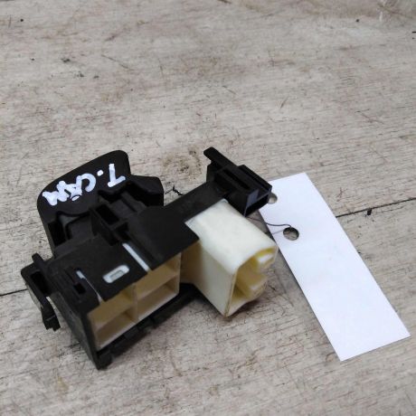 knopka-upravleniia-steklopodieemnikom-zadniaia-pravaia-toyota-camry-v40-art-31468-big-1