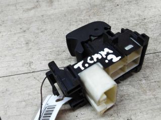 knopka-otkryvaniia-steklopodieemnika-toyota-camry-v40-art-31516