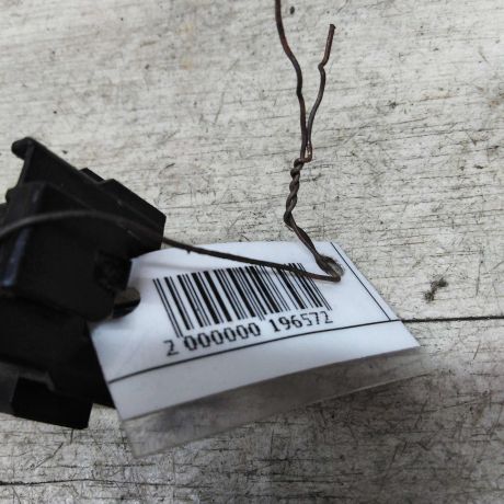 knopka-otkryvaniia-steklopodieemnika-toyota-camry-v40-art-31516-big-2