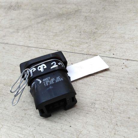 knopka-avariinoi-ostanovki-avariika-ford-focus-2-do-rest-art-32197-big-2