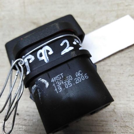 knopka-avariinoi-ostanovki-avariika-ford-focus-2-do-rest-art-32197-big-3