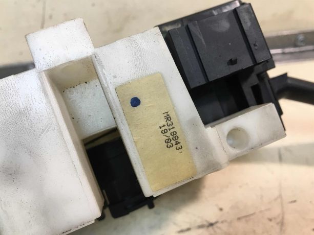 podrulevoi-perekliucatel-sveta-povorotov-dvornikov-mitsubishi-carisma-rest-art-33352-big-3