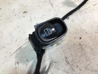 knopka-upravleniia-steklopodieemnika-mercedes-w203-do-rest-art-33771