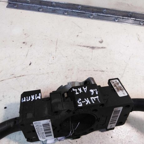 perekliucatel-podrulevoi-sveta-povorotnikov-dvornikov-skoda-octavia-tour-16-akl-art-34458-big-3