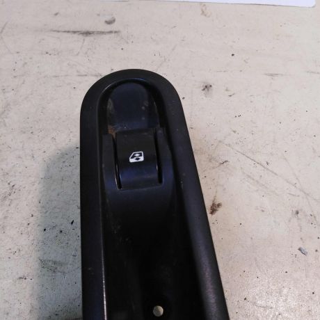 knopka-upravleniia-elektro-steklopodieemnikom-pravaia-peredniaia-renault-megane-2-sedan-art-34982-big-0