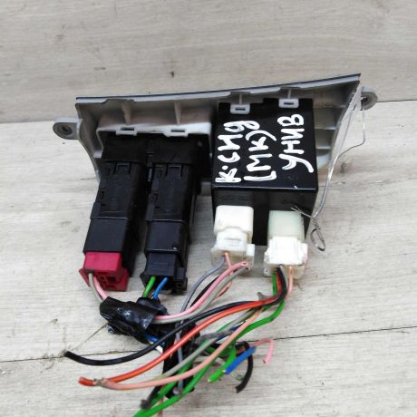 blok-upravleniia-knopka-avariiki-kia-ceed-art-35432-big-2