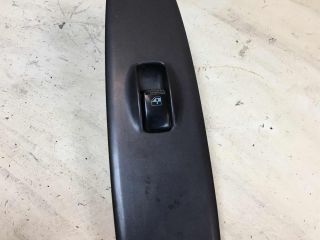 knopka-upravleniia-steklopodieemnikom-peredniaia-pravaia-hyundai-elantra-3-xd-2-rest-art-37315