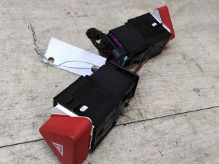 knopka-avariinoi-signalizacii-volkswagen-golf-plus-05gv-art-40686